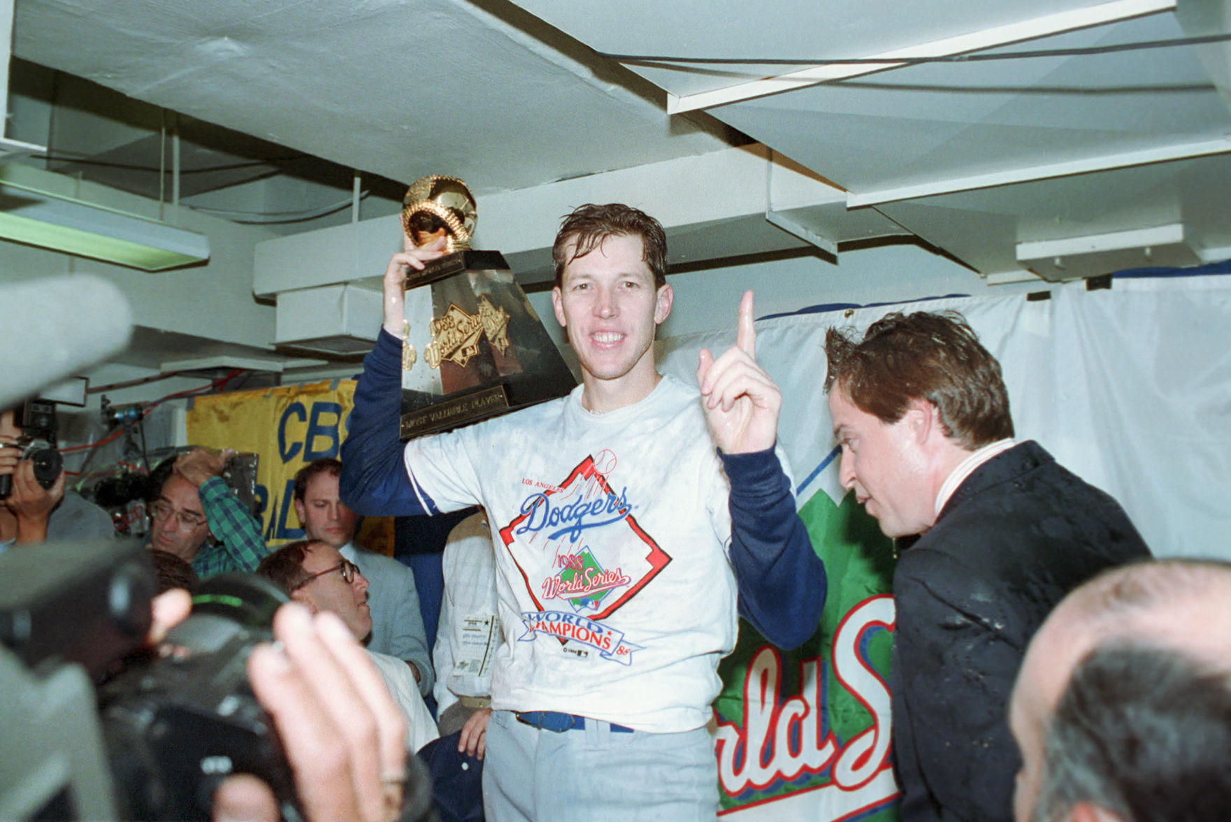 Orel Hershiser dominant in Oakland
